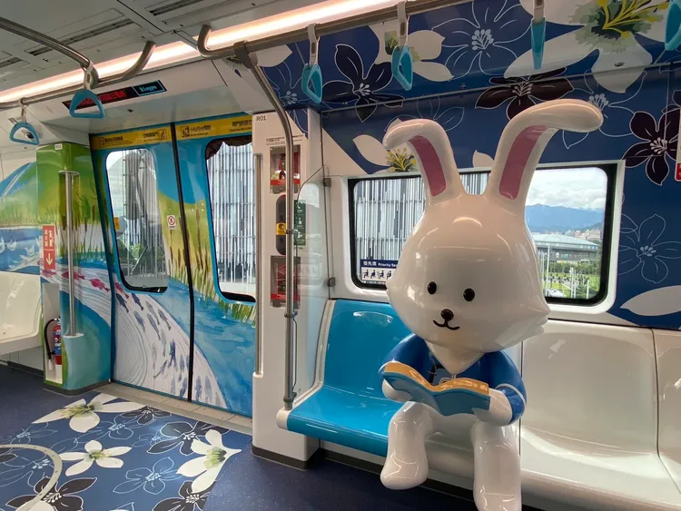 三鶯線主題列車結合客家元素。捷運局提供