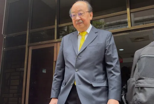 斷杖打傷徐巧芯被訴　柯建銘出庭：「無罪答辯」！庭訊1分鐘結束