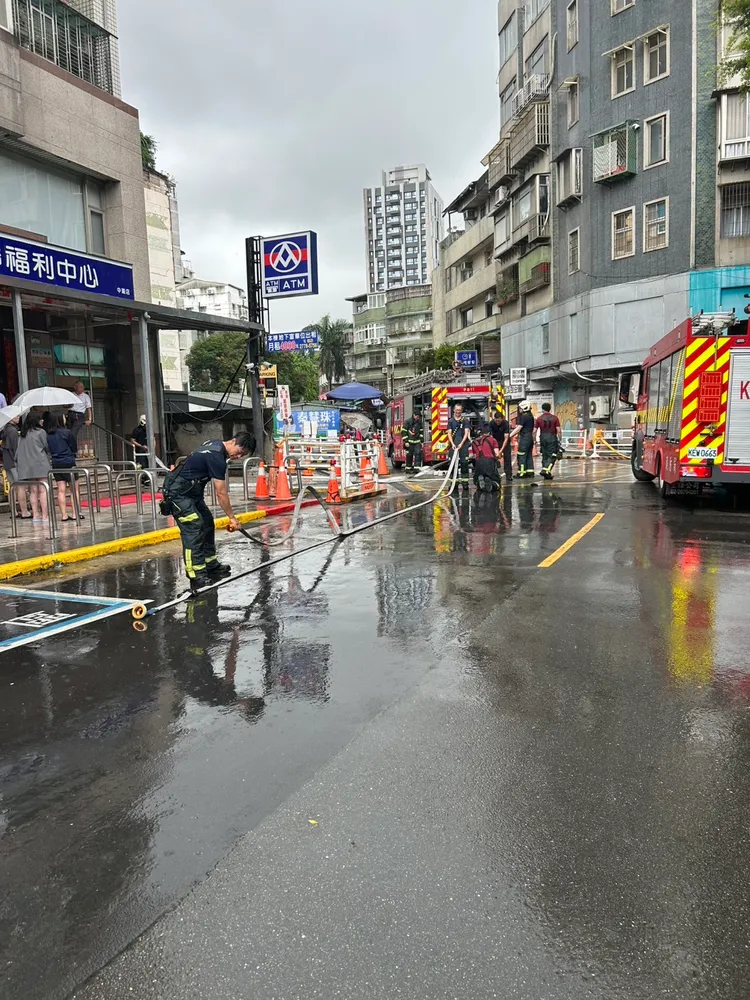 松山區某處大樓清晨火警。民眾提供