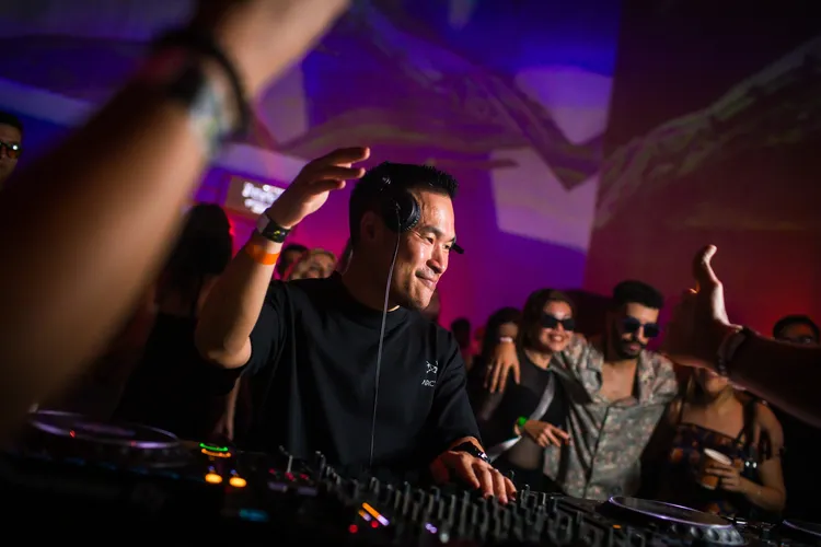 W Kuala Lumpur音樂總監 - Victor G將於7/4擔任客座DJ，以充滿律動感的節拍打造專屬W的夏日聲景。業者提供