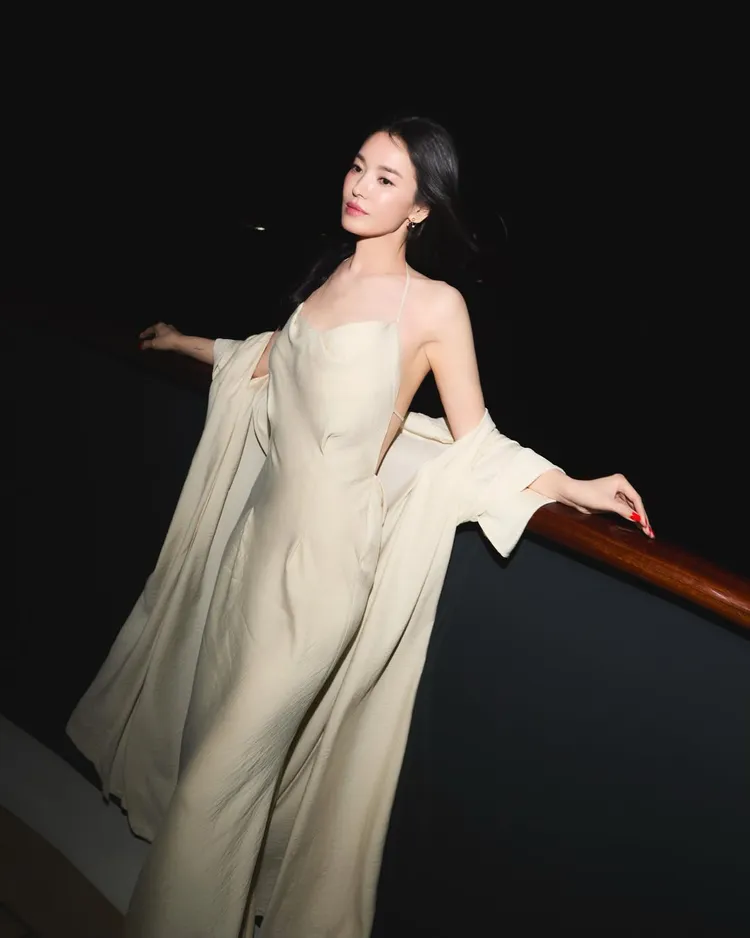 宋慧喬分享多張晚宴美照。翻攝IG