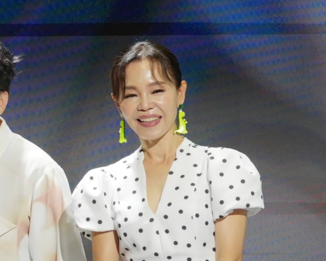 彭佳慧助陣送暖 她斷食6天力拚紅毯「最少布料」:發揮客家精神