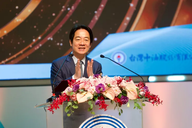 總統頼清德今出席中油80週年慶祝大會致詞時，數度拍手肯定台灣中油80年來為台灣做的貢獻。中油提供
