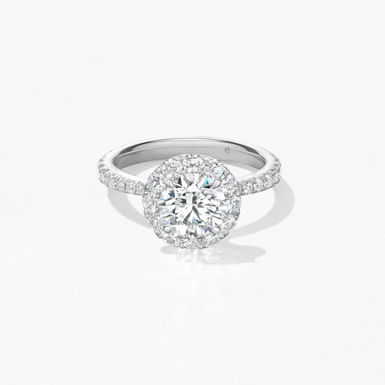 VELA Halo鉑金鑲鑽戒指，主讚約1.00ct，55萬6000元起。品牌提供