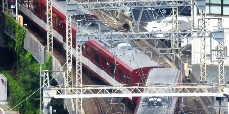 京都驚傳列車脫軌！車廂「拉扯感」後出事　33乘客均安
