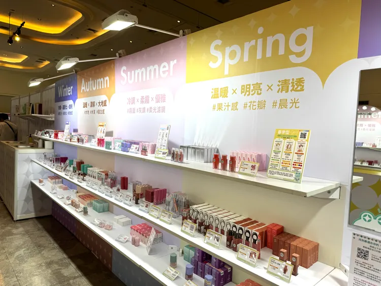 @cosme主辦的年度盛事「@cosme Beauty Ranking Tour 美妝遊樂園-@ll you can try！」，即日起至6月22日於新光三越台北南西店一館9F登場。張家玲攝