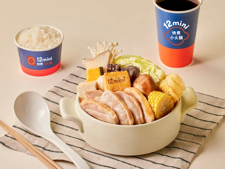 即日起至6/30，在 Uber Eats 選購「12mini 快煮小火鍋」的黃金雞湯雙倍嫩雞鍋套餐限時買1送1，每組349元。王品集團提供
