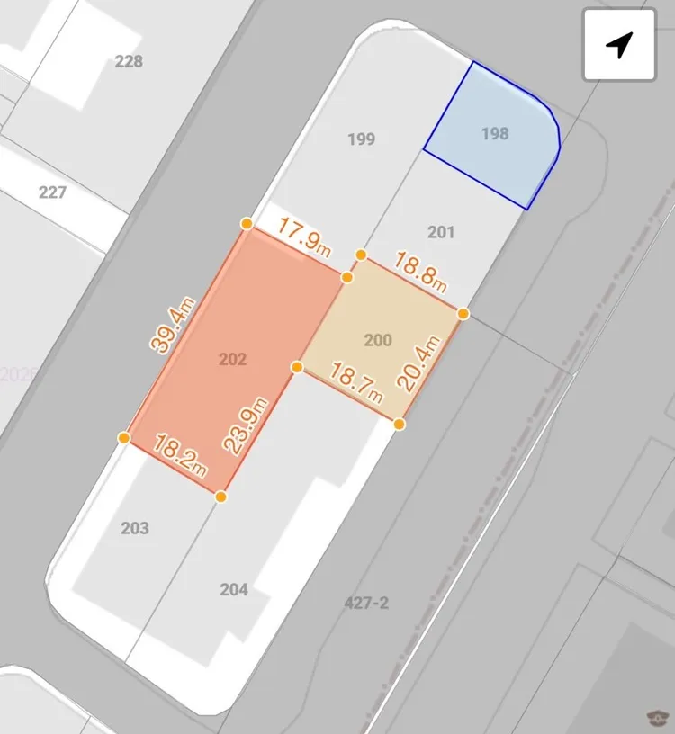 永信建設集團購地旁202與200地號，《壹蘋新聞網》取得訊息，總計333.043坪商五分區用地，每坪開價300萬元求售，開價9億9912萬元。