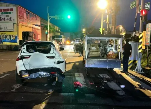 紅燈前驚悚追撞！桃園小貨車無煞車猛撞2車釀5傷　警快篩又毒駕