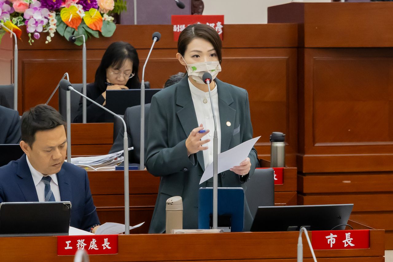 綠議員重砲轟老人健保免費政策抄襲 高虹安出招「自證」:4月早就發函