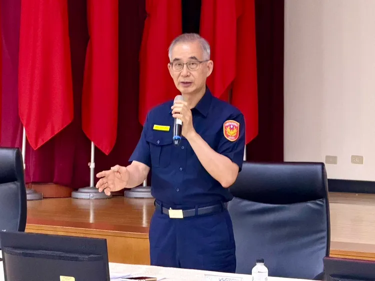 警察局長廖恆裕主持勤前教育。桃園警分局提供