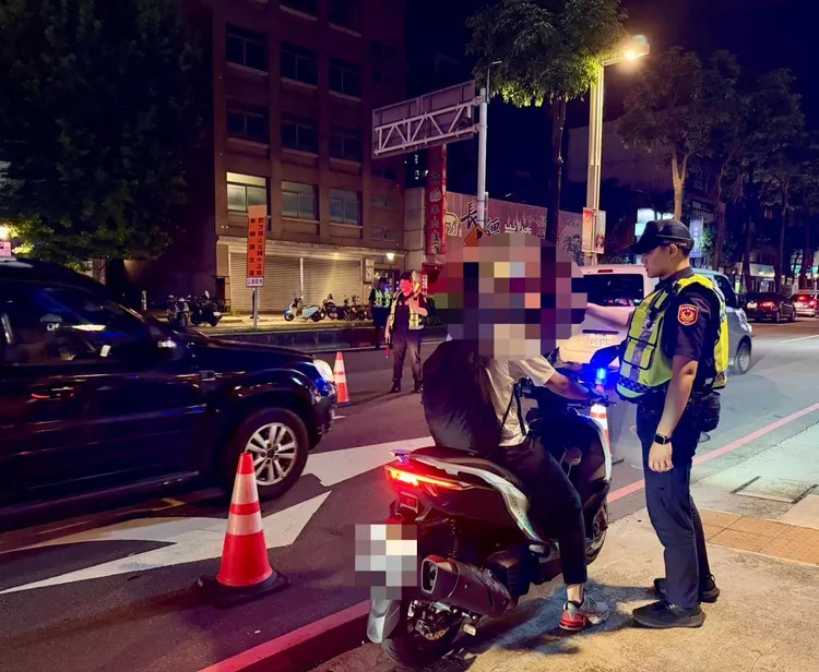 路檢。桃園警分局提供