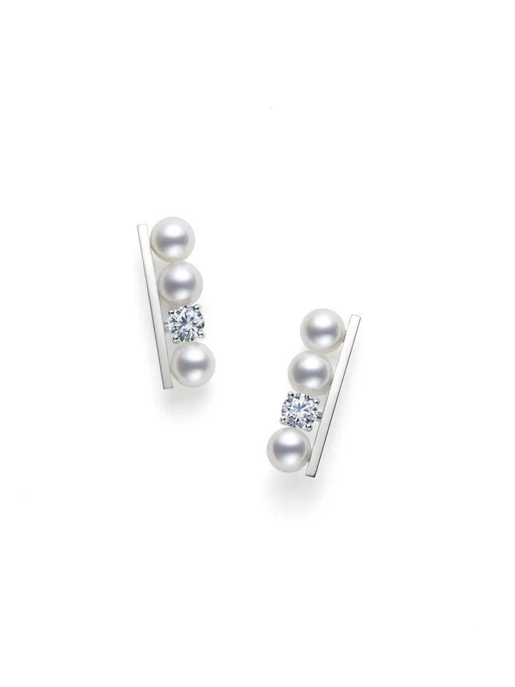 TASAKI balance diamonds solo 阿古屋珍珠 & 18K 白金鑲鑽耳環，46萬4000元。品牌提供