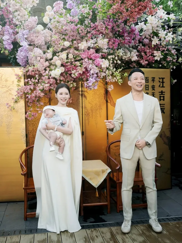 汪小菲（右）和馬筱梅日前開心辦兒子百日宴。翻攝馬筱梅IG