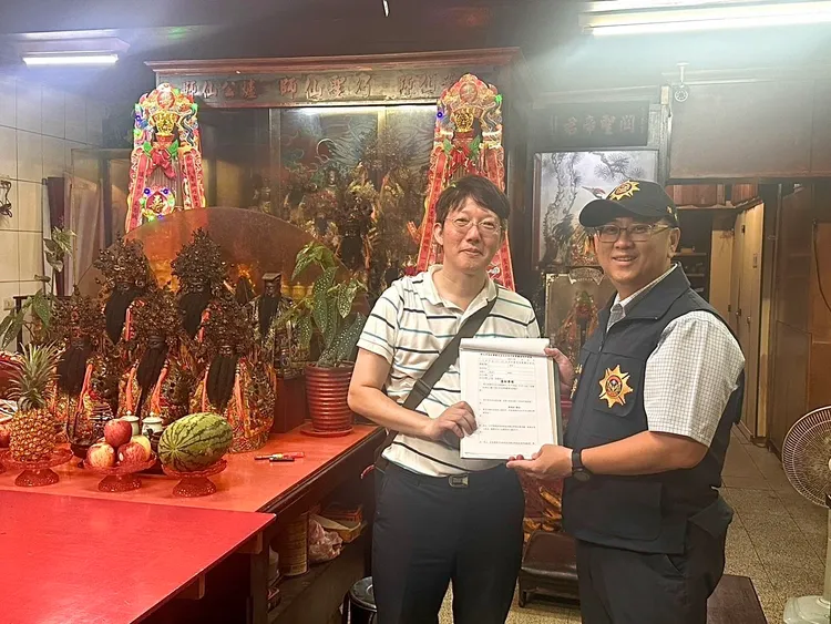 遶境前夕大動作！淡水警威力掃蕩，滋事者當場法辦。翻攝畫面