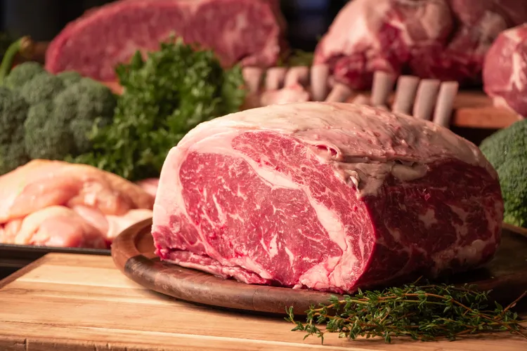 Seeds和牛珍饌．匠選肉品饗宴集結鹿兒島 A4 和牛、美國 Prime 肋眼、紐西蘭法式羊排等頂級肉品。業者提供