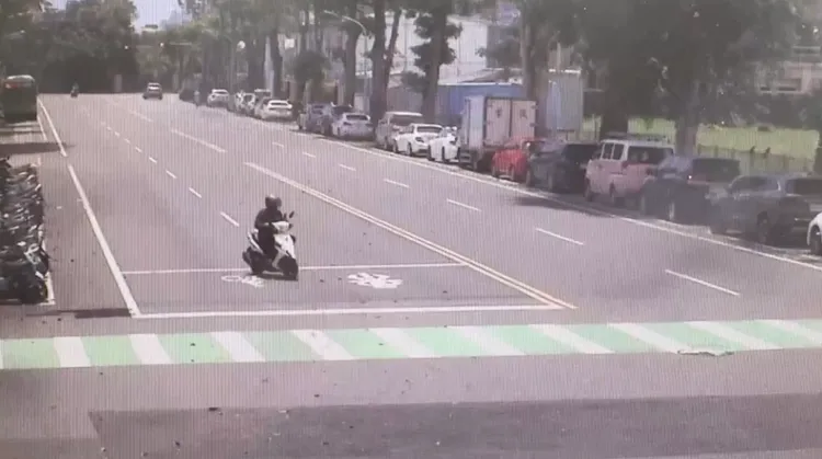 詹男涉嫌偷竊機車。翻攝畫面