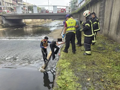 太熱了？中壢婦老街溪泡水消暑　警消獲報急救援傻眼了