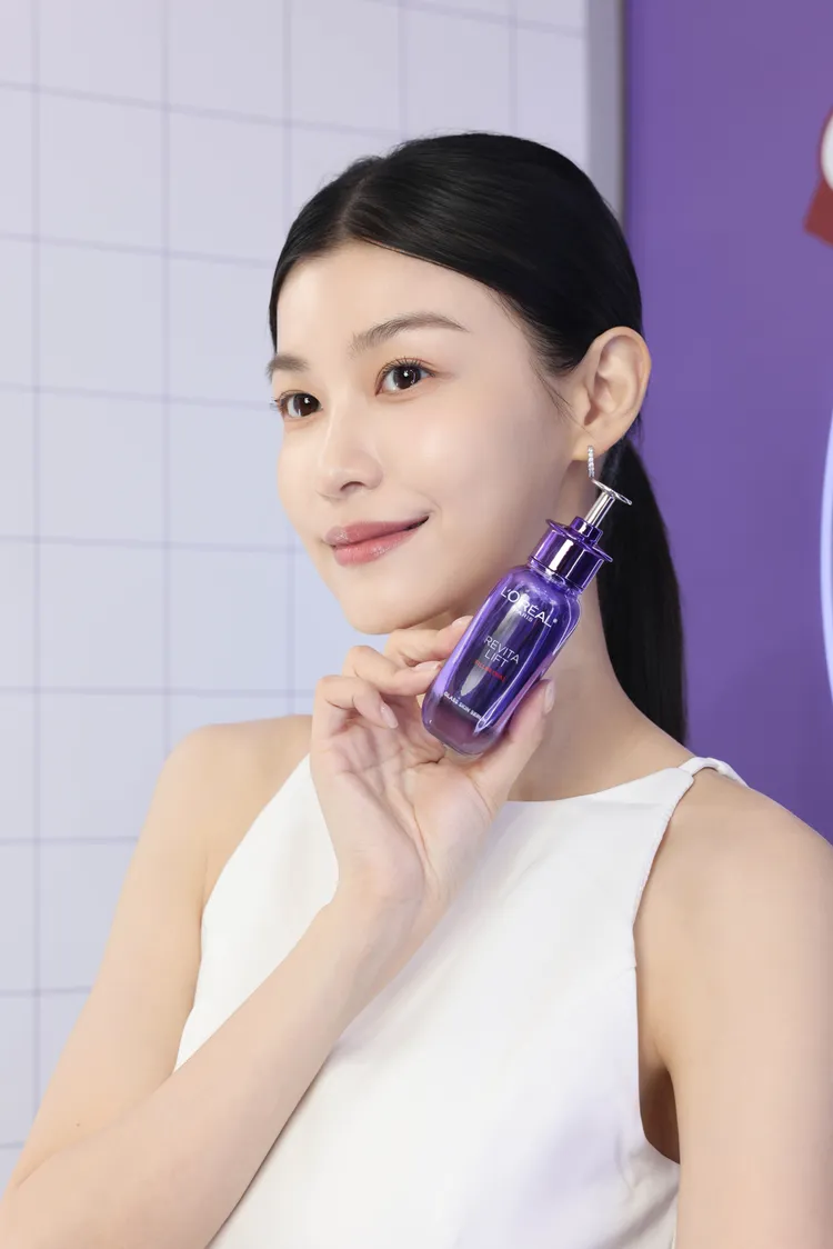 巴黎萊雅「紫光瓶」超水光PDRN修護精華，30ml／1599元。品牌提供