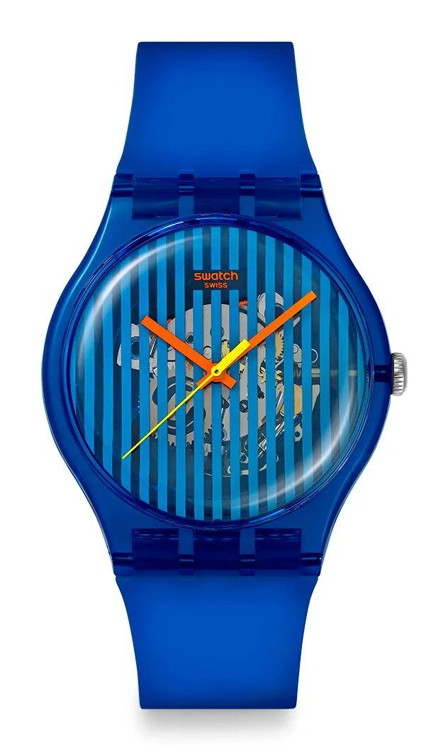 SWATCH SMASH IT系列BRILLIANTLY BLUE腕錶，2800元。品牌提供