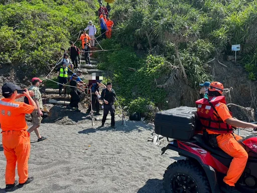 美籍女遊客阿塱壹古道疑似熱衰竭　海巡消防接力救援脫困