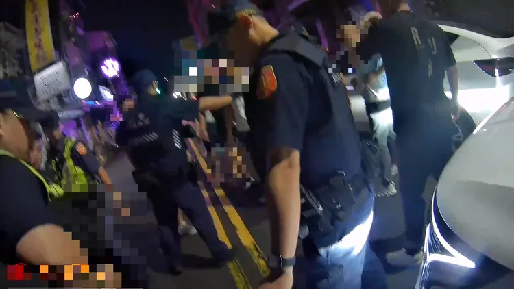 警方出動大批警力到場。民眾提供