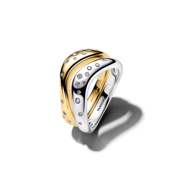 PANDORA自然流線雙色疊戴戒指，4680元。品牌提供