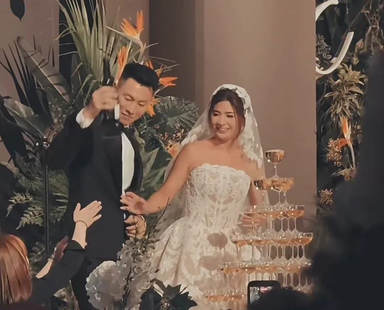 瘦子（左）和老婆Jennifer日前在台北低調補辦婚宴。翻攝焦凡凡IG