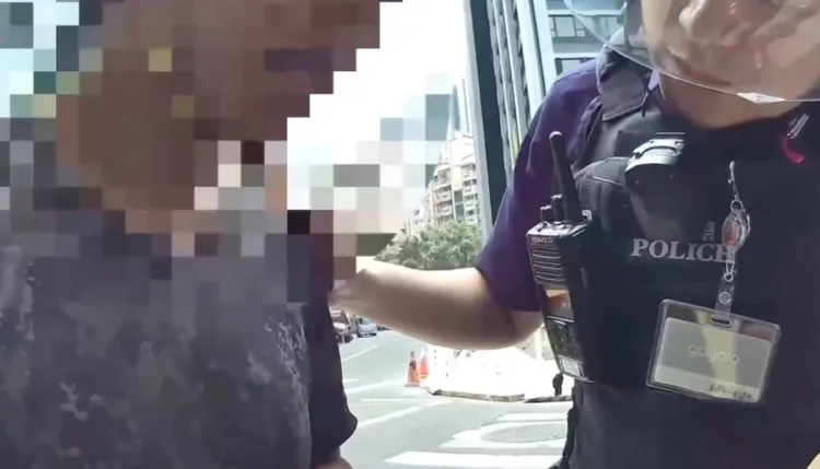 警方在他身上搜出安毒。翻攝畫面