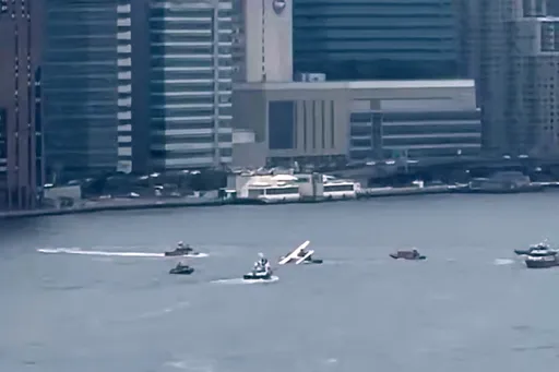 差點全滅！小飛機急墜河面「第一視角曝」　阿嬤嚇壞：以前沒遇過
