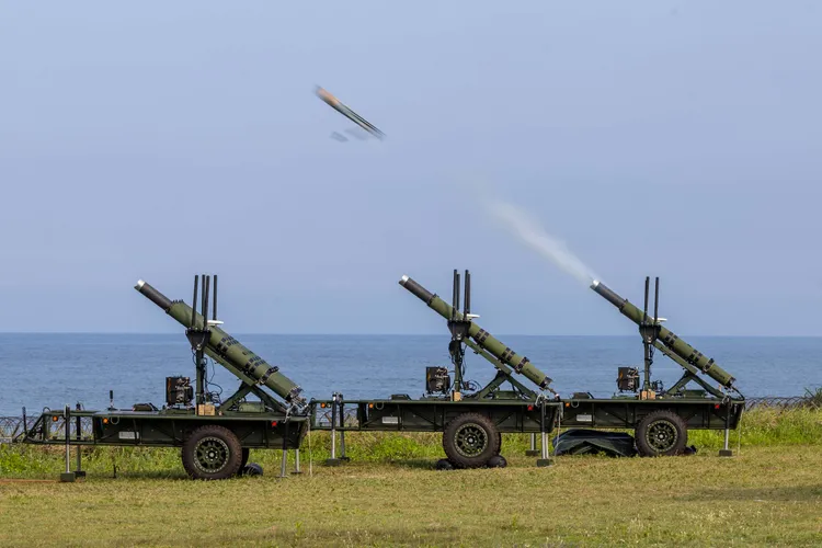Altius-600M無人機首度執行海上目標射擊。陸軍提供
