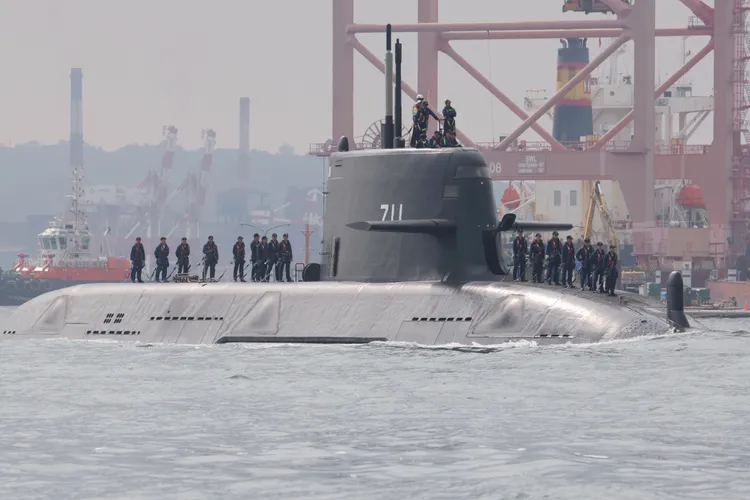 國造潛艦海鯤號展開海上測試。李俊毅攝
