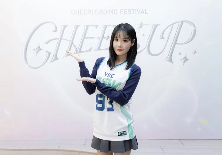 崔洪邏有「啦啦隊IU」之稱。CHEER UP提供