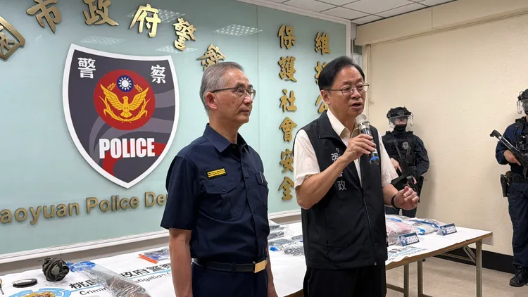 張善政致詞時提醒警員注意查緝安全。張沛森攝