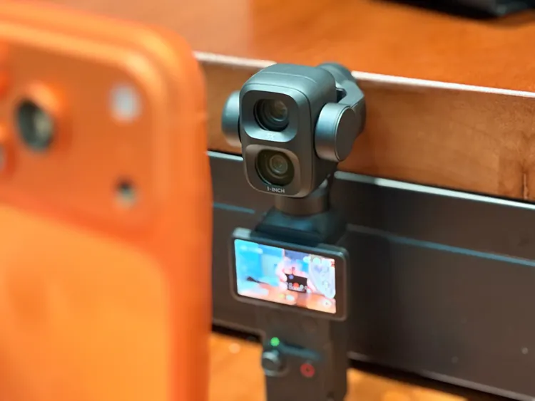 Osmo Pocket 4P首度搭載20mm廣角與60mm中焦雙鏡頭，搭配三軸機械雲台，小巧機身也能兼顧風景與人物拍攝。趙筱文攝