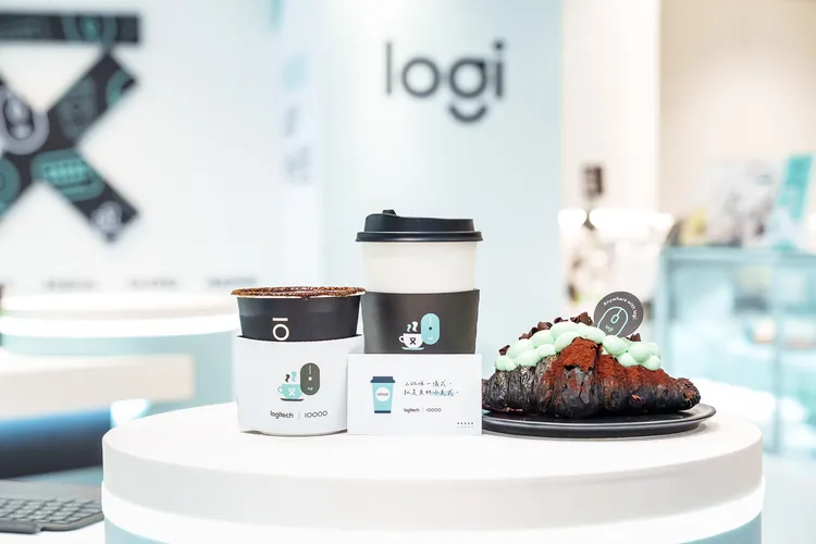  Logitech 羅技與 Ten Thousand Coffee 推出期間限定聯名餐點薄荷巧克力可頌與焙茶奶霜咖啡。業者提供