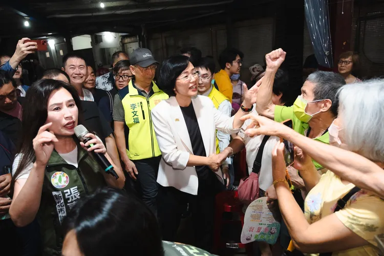 蘇巧慧回應指出，她當年支持前瞻預算，國民黨則在立院灑麵粉、丟水球阻擋，現在被說搶功，她實在不知如何評論。競辦提供