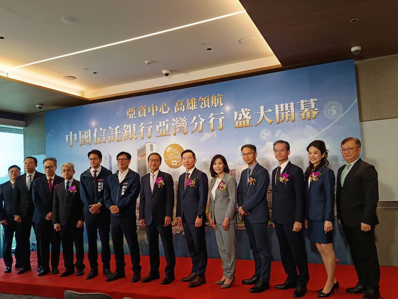 全高雄僅此一台!中信銀亞灣分行VTM天天辦開戶30分鐘搞定
