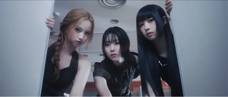 「OURBIRTHDAY」目前公開3名成員，左一為台灣成員「CHERISHA」謝佳軒。翻攝YouTube