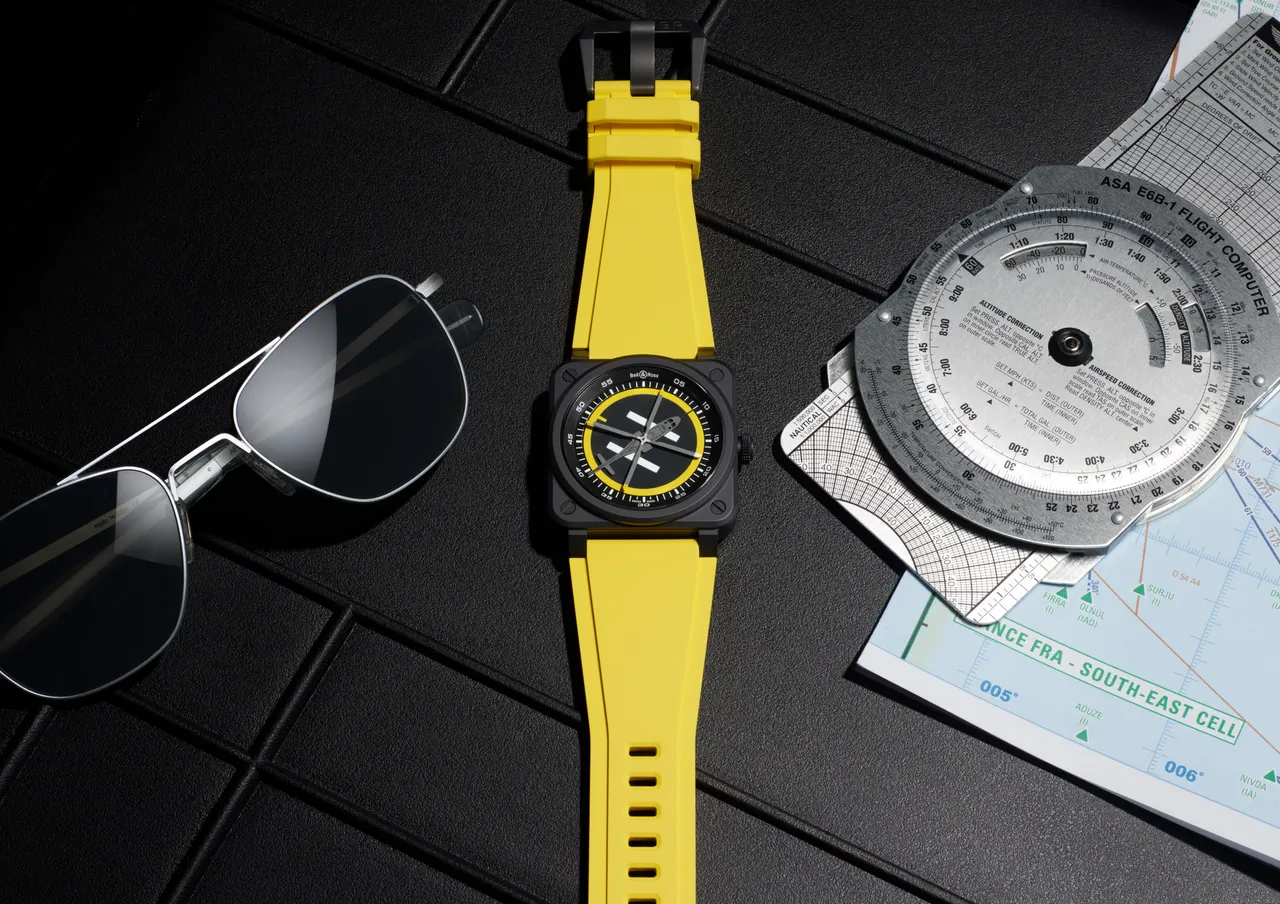 Bell & Ross BR-03 Helipad，41mm，微噴砂黑色陶瓷錶殼，鮮黃色橡膠錶帶 / 黑色強韌合成布料錶帶，BR-CAL.327三針自動上鏈機芯，動力儲存54小時，防水深度100米，限量500只，15萬3000元。品牌提供