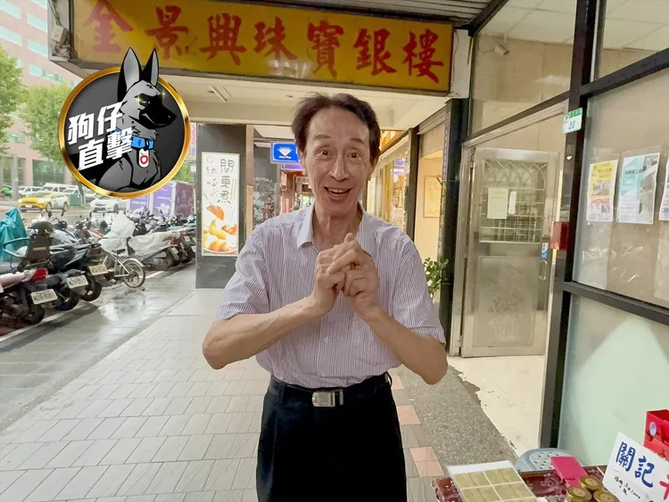 「無花和尚」關聰在北市中山區賣自製的XO干貝醬。特勤中心攝