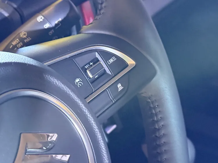 新車導入SUZUKI Safety Support系統，新增DSBS II雙感知器煞車輔助、ACC主動車距巡航及交通標誌辨識等多項駕駛輔助功能。林浩昇攝