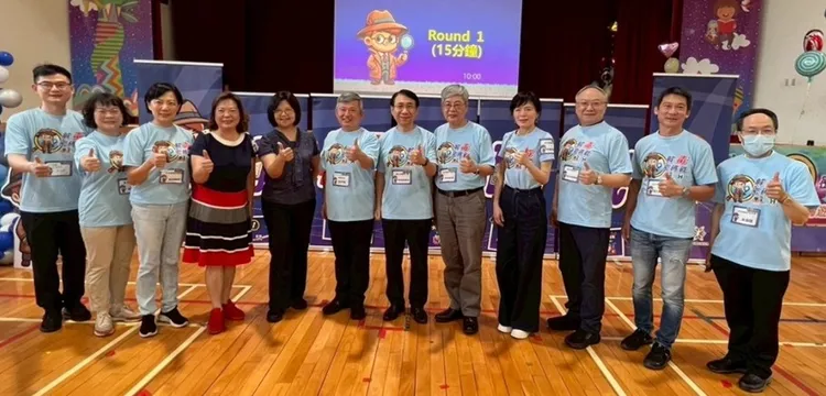 臺北市立聯合醫院松德院區攜手學校、臺北市毒品危害防制中心及整合性藥癮醫療示範中心等單位共同主辦，左三為黃名琪院長、左四為信義國小徐曼理校長，中間為張芳維博士醫師與尹岱智理事長。主辦單位提供