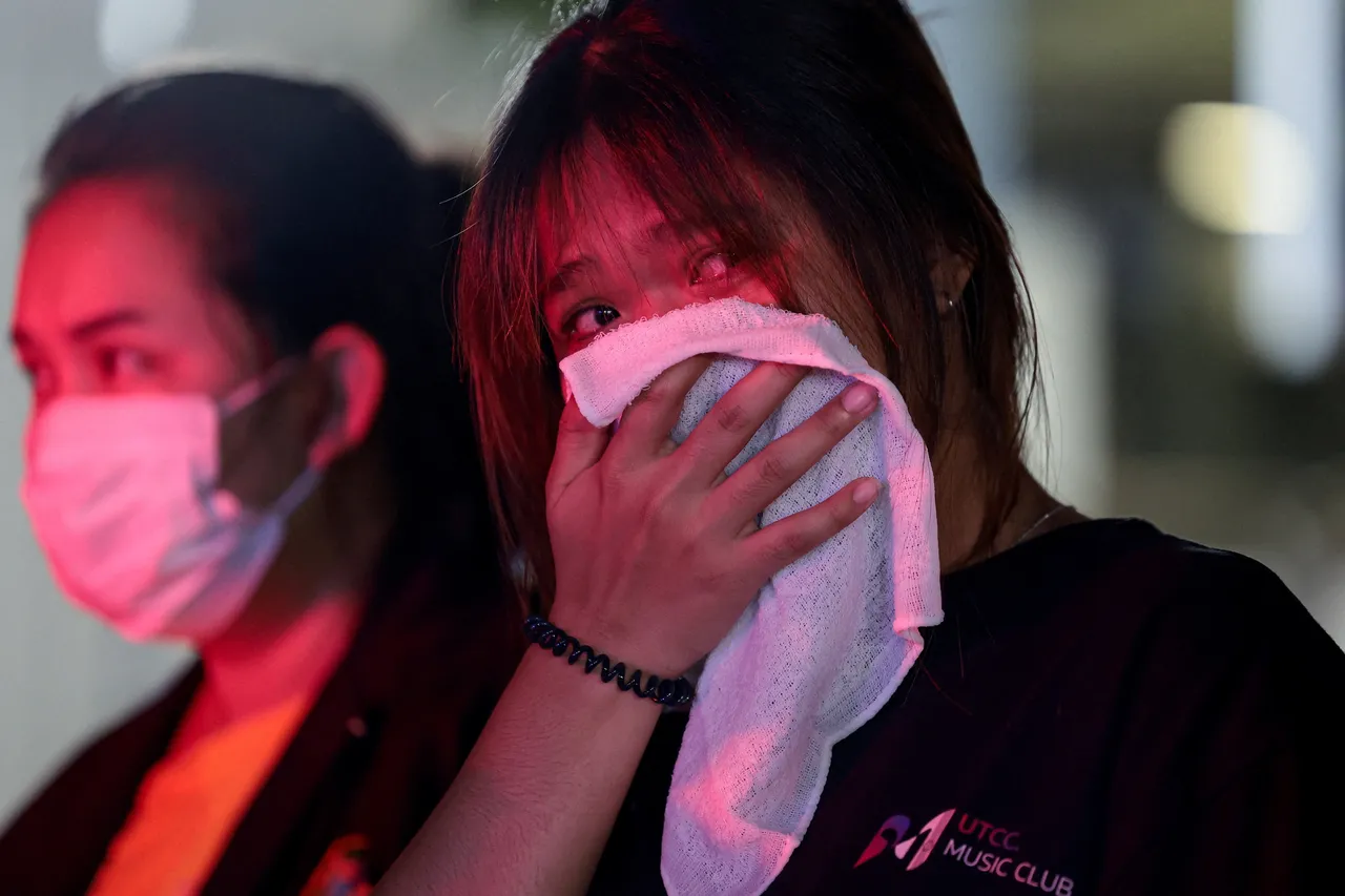 一名罹難者的妹妹難掩悲痛。路透