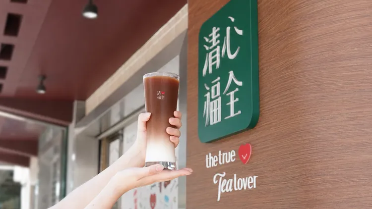 新品「頂級可可拿鐵」以頂級可可粉搭配崙背鮮乳。清心福全提供