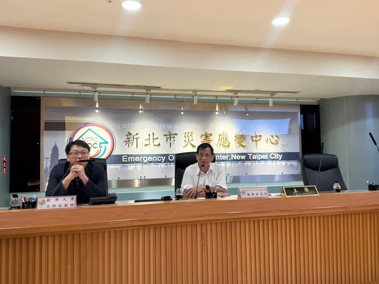 「115年颱洪教育訓練與防災專題講習」由消防局陳崇岳局長開場致詞。消防局提供
