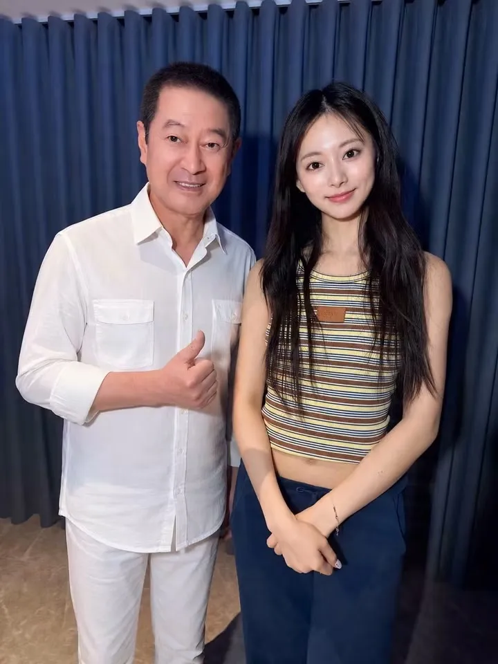 蔡小虎驚喜看到周子瑜。翻攝蔡小琥國際粉絲團臉書