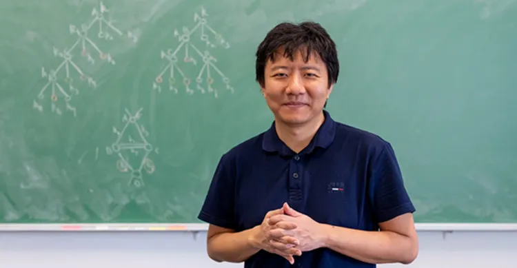 鄧煜現為美國芝加哥大學數學教授。翻攝SimmonsFoudation