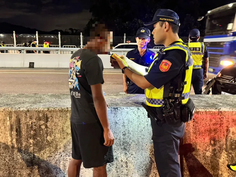 新北警一夜逮獲39件毒、酒駕。翻攝畫面