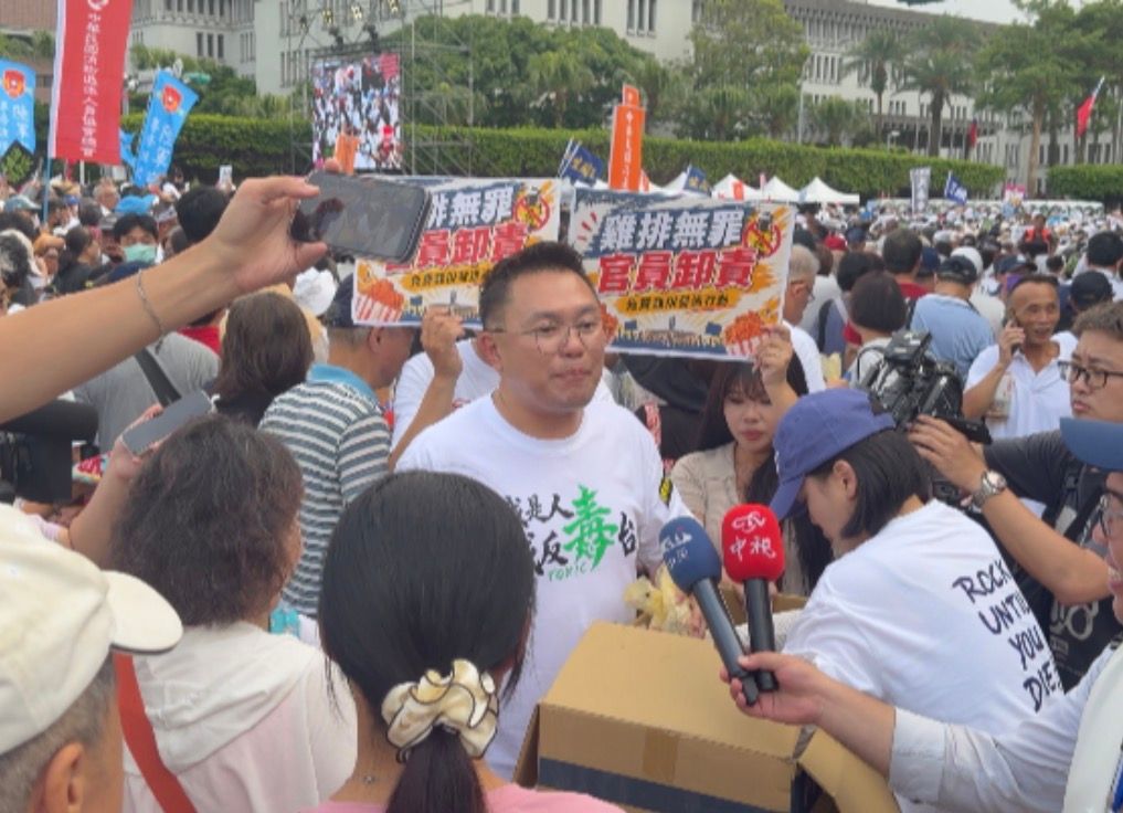 725反毒油上凱道 張斯綱現場發300份雞排
